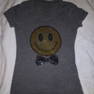 FOREVER 21 RHINESTONE HAPPY SMILEY FACE WITH BOW TIE SHIRT. WOMENS SIZE M.